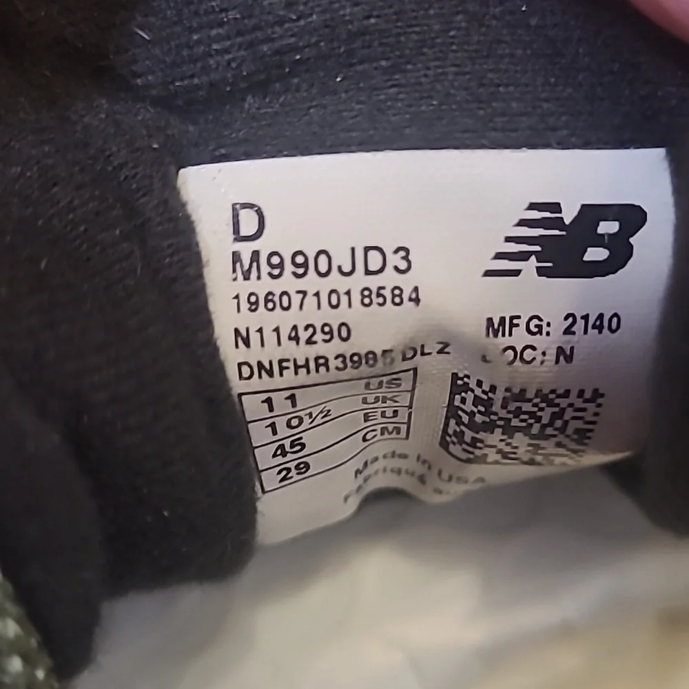 New Balance Men's Olive and‎ Black Sneakers